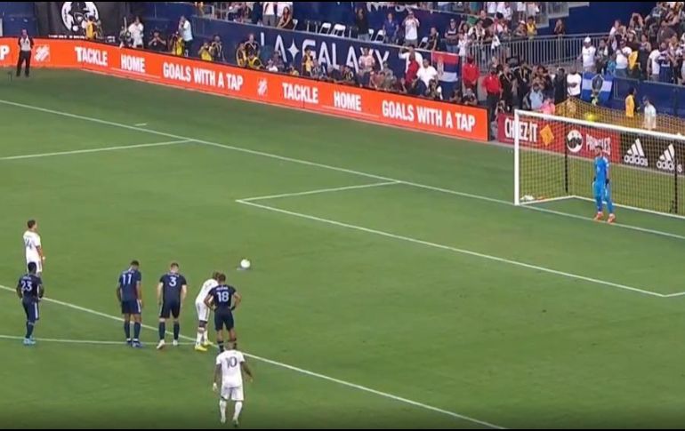 Javier Hernández pudo vestirse de héroe. ESPECIAL