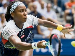 Gauff tuvo que remontar en los dos sets de partido ante Zhang Shuai. EFE