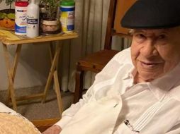 Junto al mensaje informativo, se puede observar una fotografía del primer actor, quien luce un poco cansado. FACEBOOK/Ignacio López Tarso