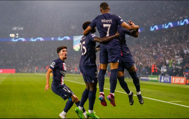 Kylian Mbappé acaparó los reflectores con un doblete. AP/T. CAMUS