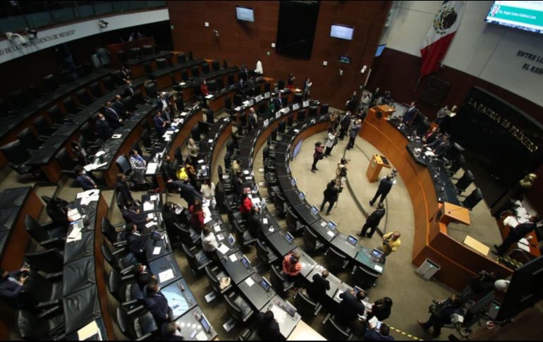 La imagen se da en medio de la discusión a la reforma de la Guardia Nacional que se discute en el Senado, en donde el PRI y el PAN, aliados políticos, se encuentran enfrentados. SUN / ARCHIVO