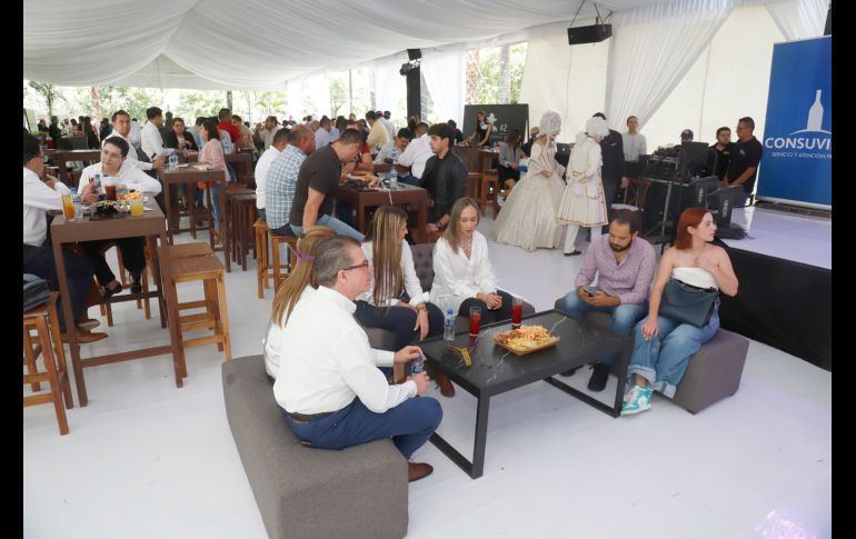 Clientes e invitados. GENTE BIEN JALISCO/Claudio Jimeno