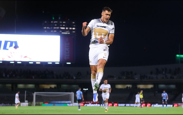 Juan Dinenno hizo dos de los goles universitarios. IMAGO7/E. Sánchez