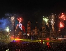 Cada año, el Presidente de México en turno tiene la obligación de repicar la Campana de Dolores para revivir, ante el público congregado en la plancha del Zócalo la noche del 15 de Septiembre, el grito de Independencia. EFE / ARCHIVO