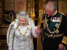 Carlos debe decidir antes de su coronación si mantiene el título de Carlos III como monarca, o bien si cambia su nombre, como han hecho cuatro de los últimos seis reyes británicos. AFP / ARCHIVO