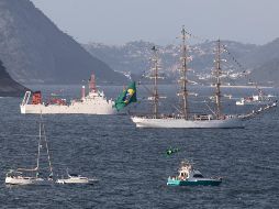 Una decena de barcos, buzos y helicópteros fueron trasladados al lugar para buscar a los desaparecidos. XINHUA/W. Tiancong