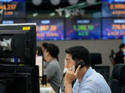 Sólo tres sectores cerraron en rojo, encabezados por el de comunicaciones. AP/A. Young-joon