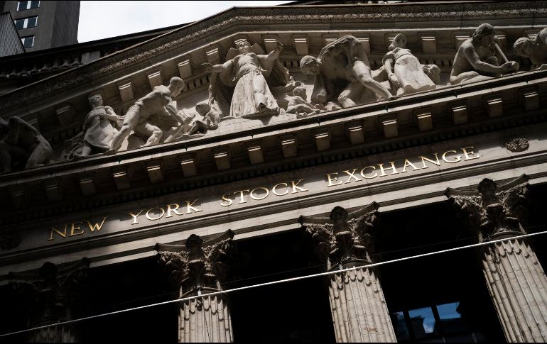 Entre los treinta valores del Dow Jones destacaron los progresos de Salesforce, Caterpillar y American Express. AP/ARCHIVO