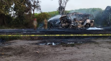 Debido al accidente, la carretera quedó bloqueada por varias horas. TWITTER / @GN_Carreteras