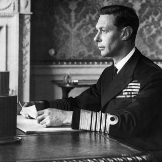 Cómo la Segunda Guerra Mundial forjó el carácter de Isabel II