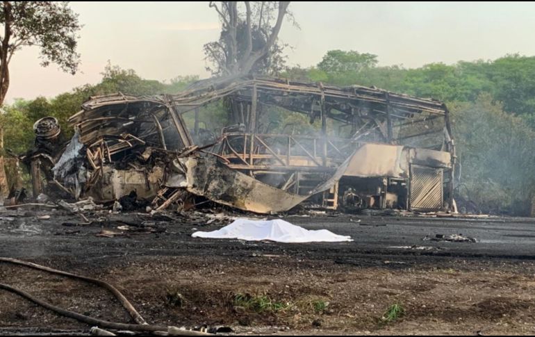 En el aparatoso accidente vial en la carretera Ciudad Victoria-Monterrey, en Tamaulipas, 18 personas perdieron la vida. Foto: Titter/ @citychannel_