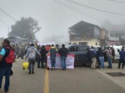 La manifestación de los vecinos del municipio de San Mateo Río Hondo cumplieron una semana con el bloqueo de la carretera; exigen se esclarezcan desvíos de recursos. ESPECIAL