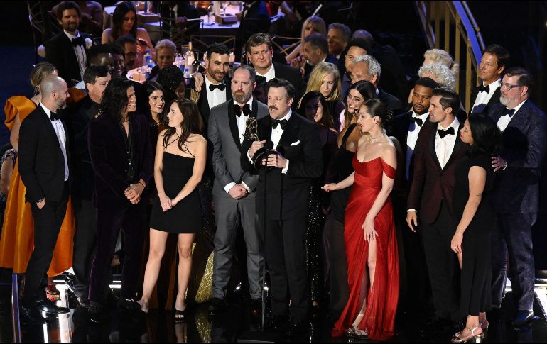 Jason Sudeikis, tras saber que “Ted Lasso” se coronó como mejor serie de comedia, dijo: “Este programa es sobre las mentiras y las verdades, sobre lo bueno y lo malo, y nuestras respuestas a todo esto. Nos vemos en la temporada tres”. AFP / T. Fallon