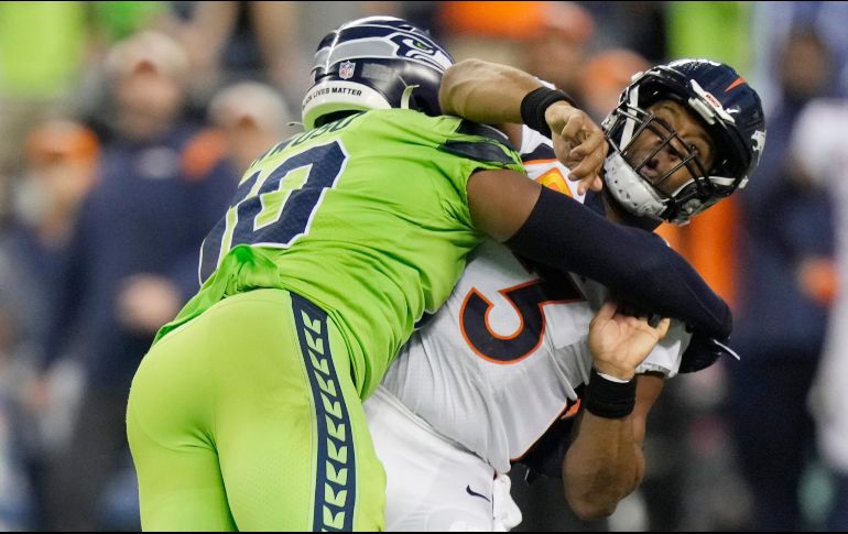 Los Seahawks, el equipo de Russell Wilson apenas hasta la temporada pasada, estuvieron encima de su exmariscal de campo durante todo el encuentro de anoche. AP/S. Brashear