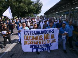 Un contingente salió a pedir que no aumentaran las aportaciones. EL INFORMADOR/C. Zepeda