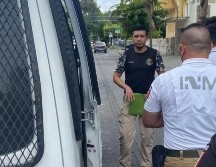 Personal del Consulado solicitó el apoyo para trasladar al detenido a las instalaciones de extradición del Instituto Nacional de Migración. ESPECIAL /