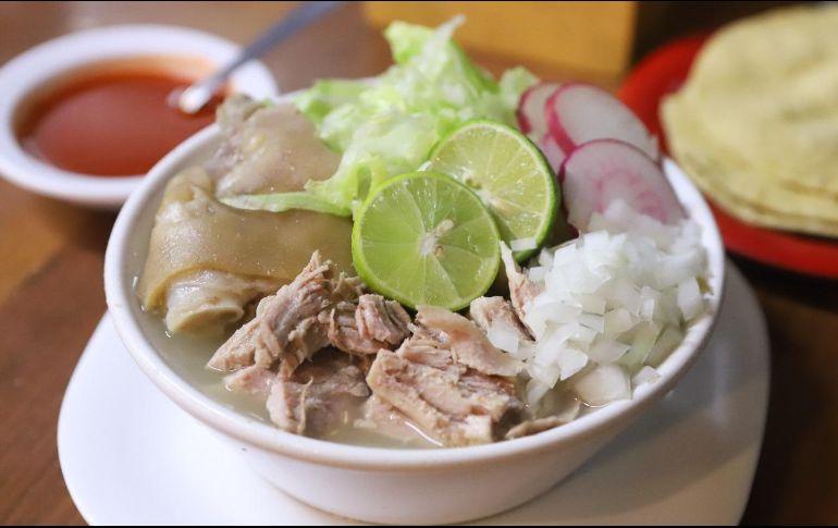 El pozole es una de las comidas favoritas para los mexicanos y eligen este platillo para la cena de Independencia. EL INFORMADOR/ C. ZEPEDA