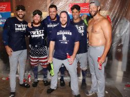 Con ayuda del zurdo Clayton Kershaw (D), los Dodgers mejoraron el mejor registro de las mayores a 98-43. AFP / C. Petersen