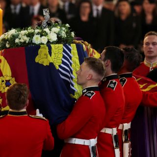 Londres inicia su multitudinario adiós a Isabel II