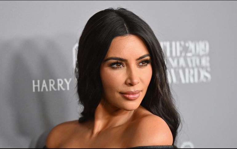 Kim Kardashan es imitada por sus seguidores en el modo en el que viste, aunque muchos desconocen lo que hay detrás. AFP/ARCHIVO