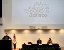 Hoy se llevó a cabo el foro ¿Reforma al Sistema de pensiones de Jalisco?, organizado por el Centro de Estudios Estratégicos para el Desarrollo y el Sistema Universitario de Radio, Televisión y Cinematografía de la UdeG. ESPECIAL /