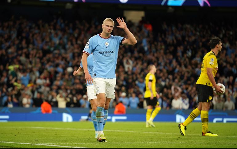En un centro de Joao Cancelo que parecía irse fuera, Haaland levantó la pierna de manera acrobática para conectar un golazo. AP/D. THOMPSON