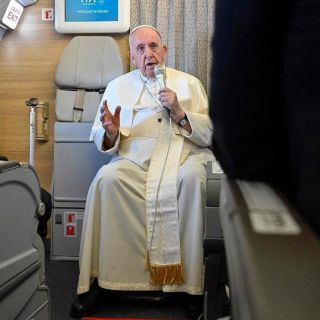 Armar a Ucrania puede ser aceptable, señala el papa Francisco