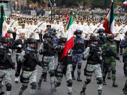 Previo al desfile cívico militar por el 212 Aniversario de la Independencia de México, el Presidente López Obrador agradeció a los invitados especiales que acudieron a la ceremonia. SUN / G. Espinosa