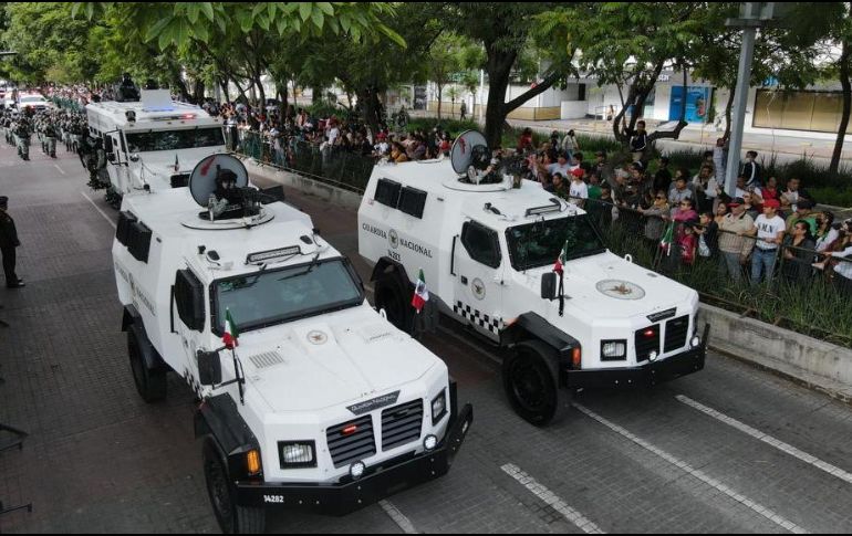 Elementos de distintas corporaciones desfilaron este viernes para celebrar la Independencia de México; decenas de personas se dieron lugar para presenciar dicho evento. EL INFORMADOR / A. Navarro