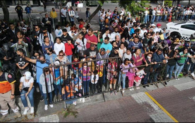 Elementos de distintas corporaciones desfilaron este viernes para celebrar la Independencia de México; decenas de personas se dieron lugar para presenciar dicho evento. EL INFORMADOR / A. Navarro