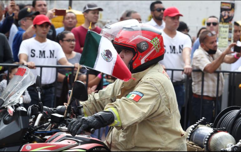 Elementos de distintas corporaciones desfilaron este viernes para celebrar la Independencia de México; decenas de personas se dieron lugar para presenciar dicho evento. EL INFORMADOR / A. Camacho