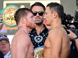 Ambos boxeadores fueron presentados para que subieran a la tarima instalada a las afueras de la arena. AFP / F. Brown