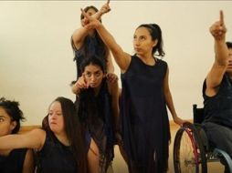 En palabras de Leticia Peñaloza, Danza para Grupos con Habilidades Mixtas es “una oportunidad para bailar, para experimentar el gusto de hacerlo en una comunidad y crear las posibilidades de que otros hagan lo mismo. CORTESÍA / CENART