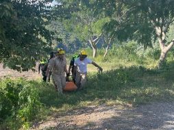 Para sacar al hombre de la superficie donde quedó se necesitó el apoyo de Protección Civil y Bomberos de Tonalá. ESPECIAL