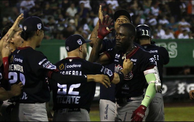 Orlando Calixte pegó jonrón productor de dos carreras en la séptima entrada. EFE/L. Henández
