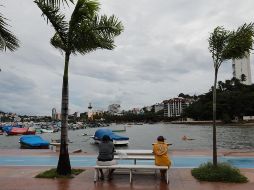 La Comisión Nacional del Agua de México mantiene una zona de vigilancia por los efectos de la tormenta desde Puerto Escondido, en el estado de Oaxaca, hasta Zihuatanejo en Guerrero. EFE / D. Guzmán