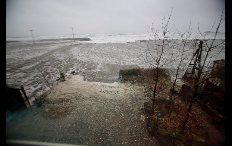 Las imágenes en las redes sociales mostraban daños considerables en el pueblo costero de Golovin. AP/P. Fagerstrom