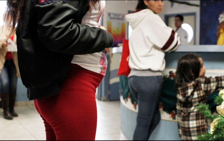 Los embarazos implican gastos y pérdida de impuestos que al Estado Dominicano le cuestan 0.29 % del producto interno bruto. EL INFORMADOR/Archivo