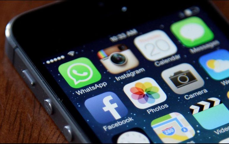 Los chats comunitarios se pueden iniciar tanto desde Messenger como desde los grupos de Facebook. EFE/ARCHIVO