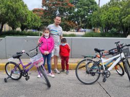 Cada domingo es habitual ver a decenas de pequeñas y pequeños que pasean con sus familias montados en sus bicis aún con llantitas. EL INFORMADOR/R. BOBADILLA