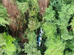 Imágenes divulgadas por los cuerpos de socorro mostraron al autobús en el fondo del precipicio de esta zona montañosa, afectada por la temporada de lluvias que azota Costa Rica y el resto de Centroamérica. AFP