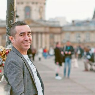 "Misha" revive los pasos de Frida Kahlo por París