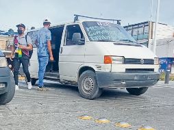 Estas rutas no autorizadas mantienen su circulación y operación sin ser retiradas por la Secretaría de Transporte de Jalisco, cobran nueve pesos por viaje y en algunos casos ni siquiera portan placas. EL INFORMADOR/ A. Camacho
