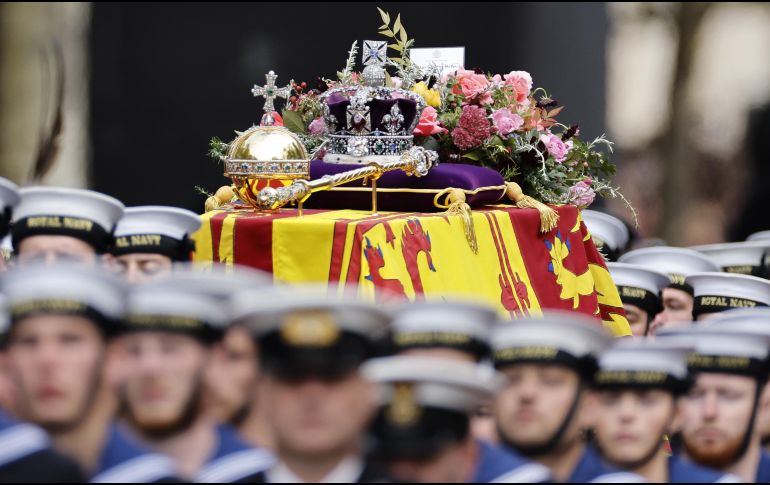 Unos 800 invitados, incluidos empleados de la difunta reina, asistieron al último oficio público. EFE/T. Akmen