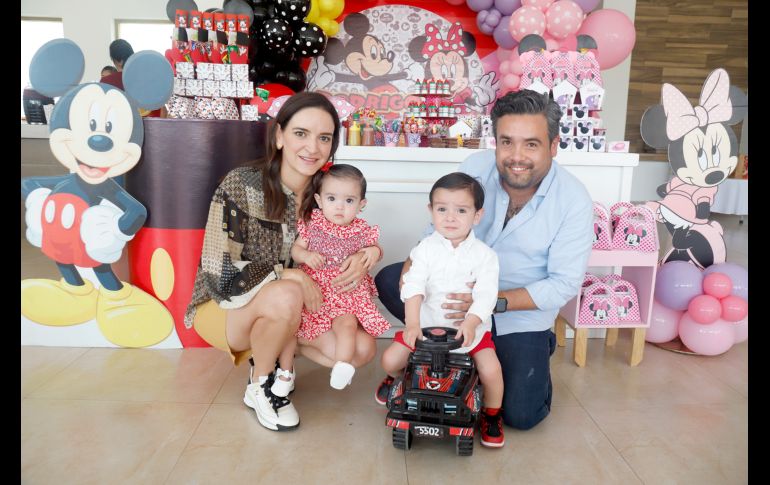 Rodrigo López De Nava, Montserrat Calzada, Juan Ángel e Isabella López De Nava. GENTE BIEN JALISCO/Claudio Jimeno
