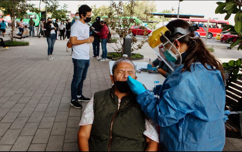 El Presidente López Obrador presume que ha habido días sin fallecimientos por COVID-19, lo que califica como buena noticia y aplaude. EL INFORMADOR / ARCHIVO