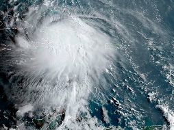 Fuertes vientos y lluvias son provocados por Fiona y Gastón.  AFP PHOTO / RAMMB/NOAA