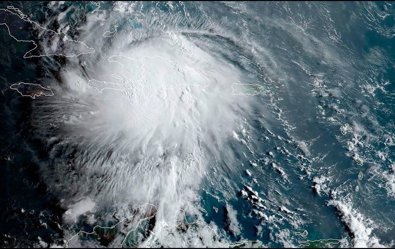 Fuertes vientos y lluvias son provocados por Fiona y Gastón.  AFP PHOTO / RAMMB/NOAA