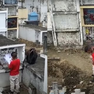 ¡Conmovedor! Niño visita tumba de su madre para mostrarle sus calificaciones (VIDEO)