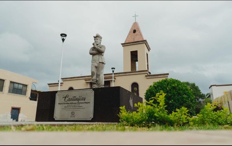 Durante la ceremonia de develación, se leyeron una palabras enviadas por Tita Marbez en las que agradece el gesto. CORTESÍA / Ayuntamiento de Sayula